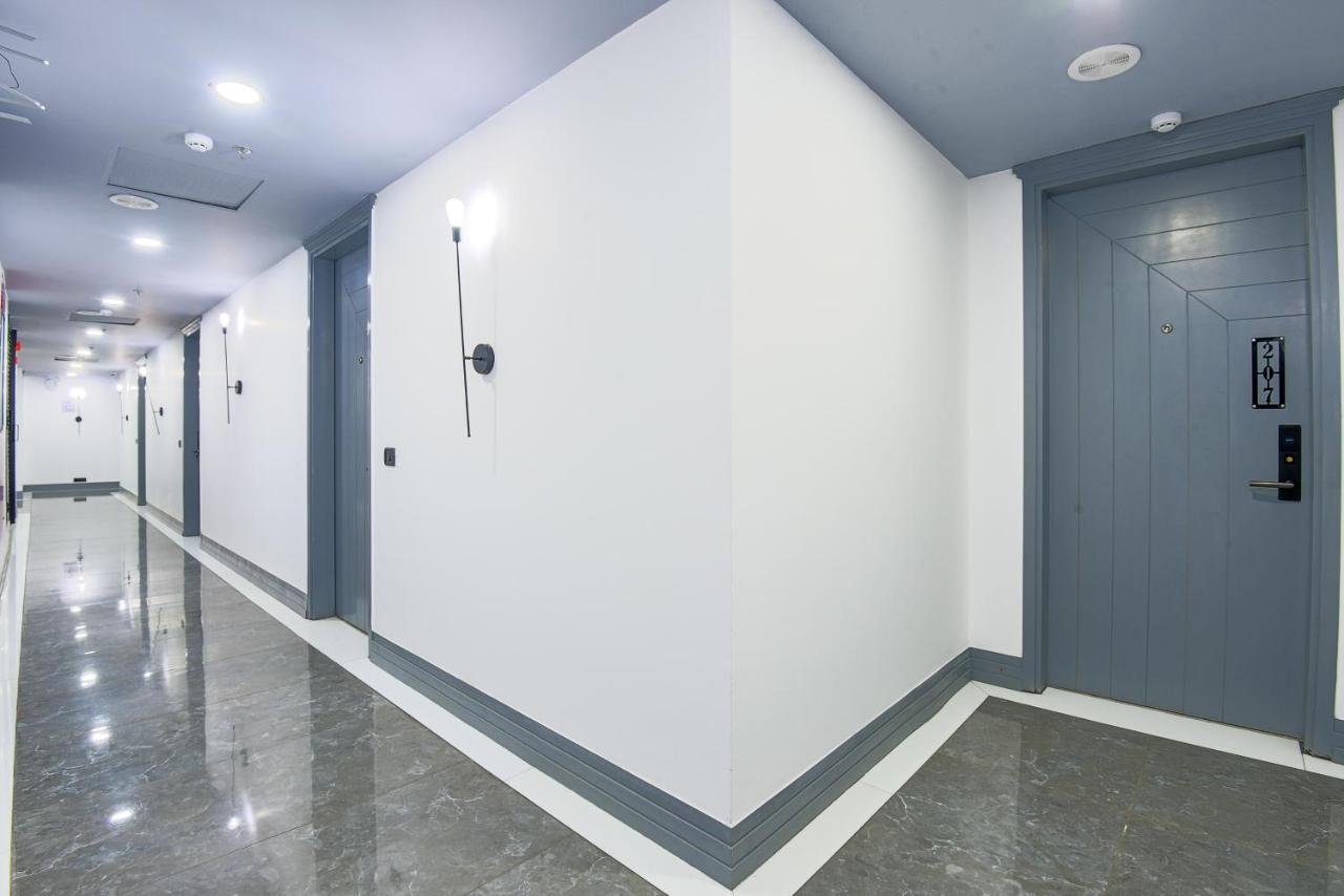 Bedchambers Serviced Apartments - Cyber City Ґурґаон Екстер'єр фото