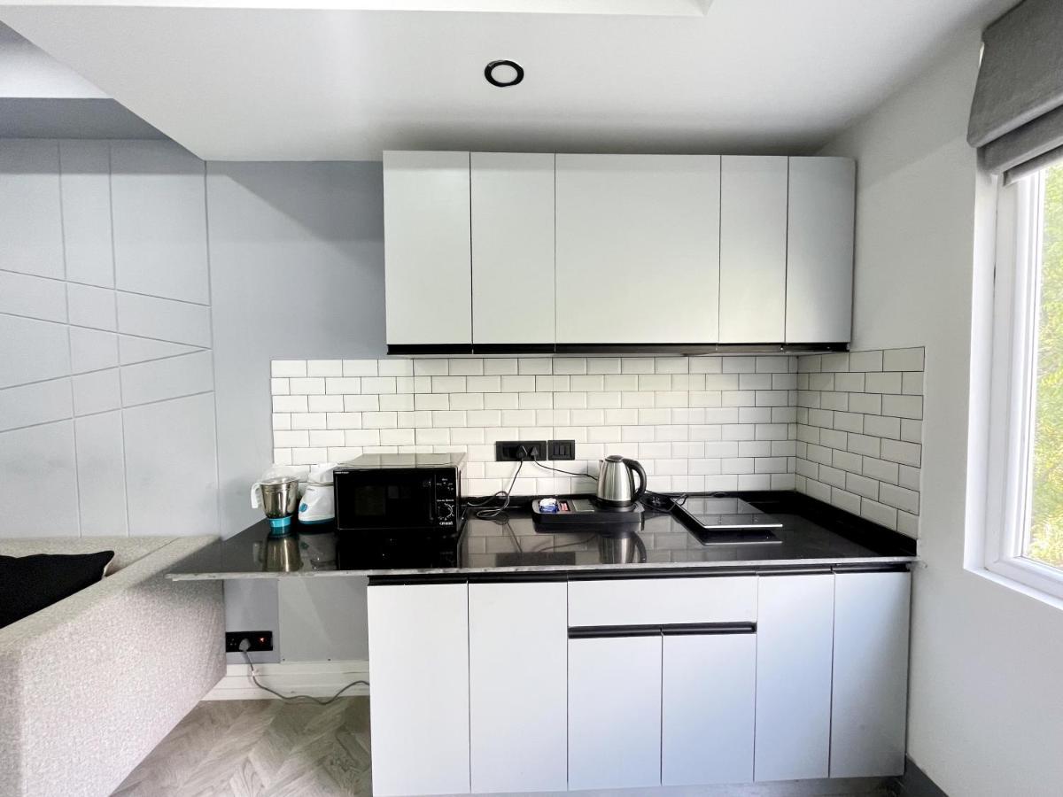 Bedchambers Serviced Apartments - Cyber City Ґурґаон Екстер'єр фото