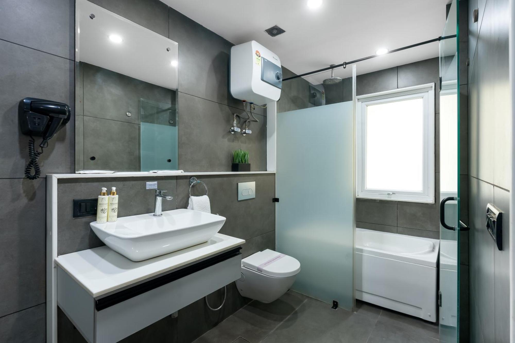 Bedchambers Serviced Apartments - Cyber City Ґурґаон Екстер'єр фото